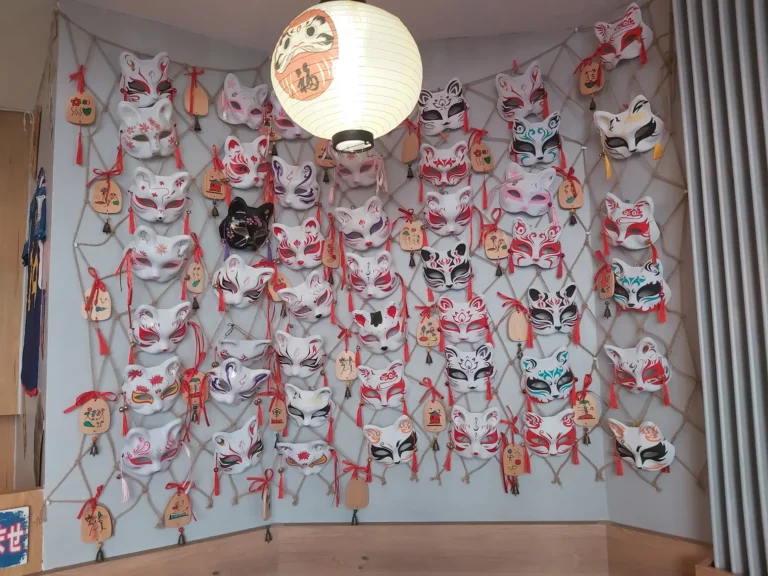 Photo décor masques de chats sur fond mur
